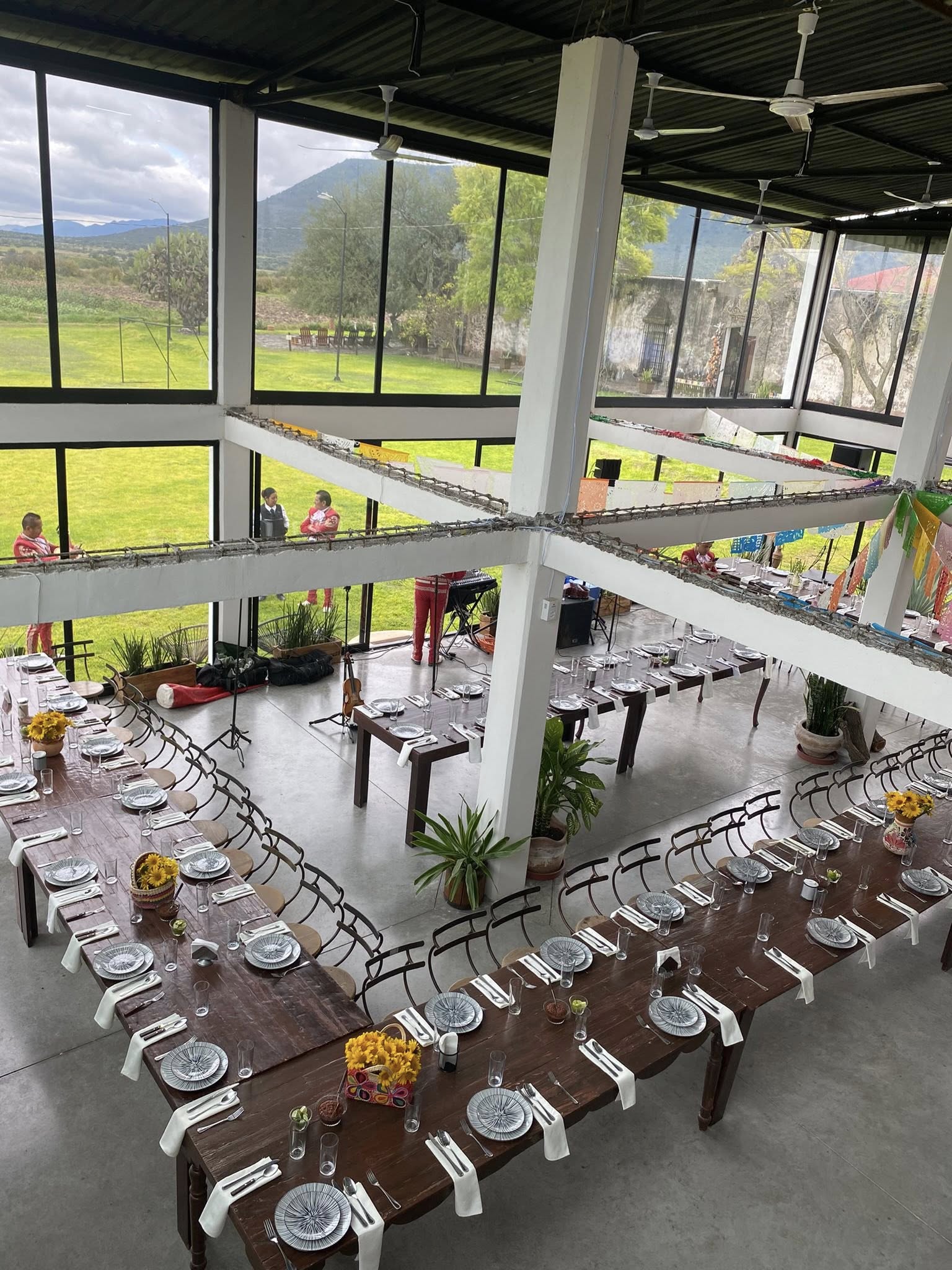 Pareja disfrutando en La Cofradía